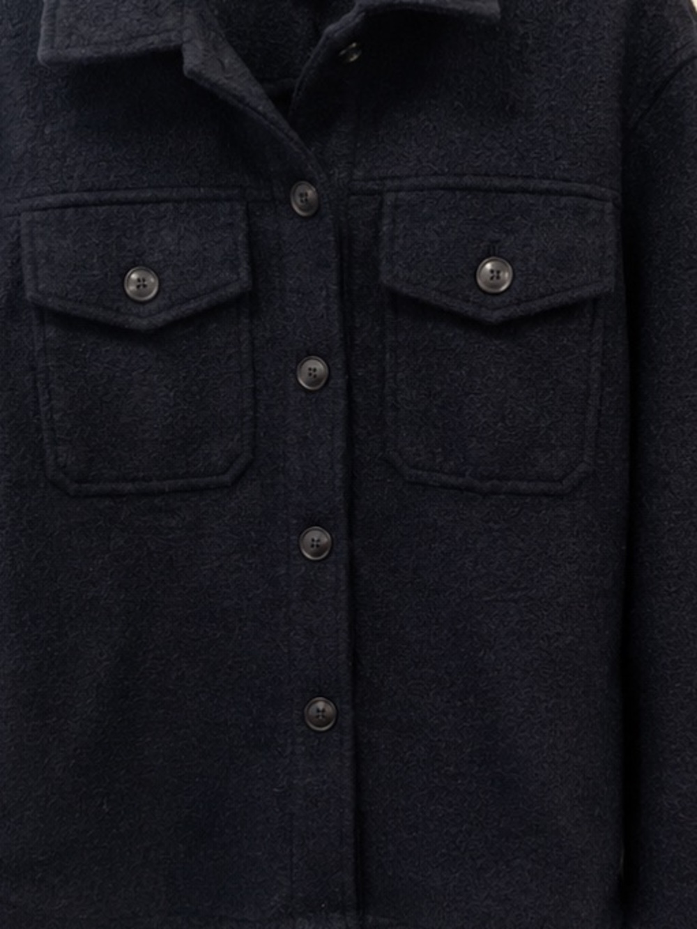 Women’s cropped black shacket